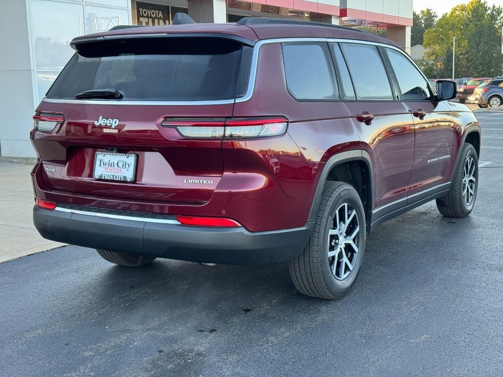 Jeep Grand Cherokee L Vehicle Full-screen Gallery Image 04