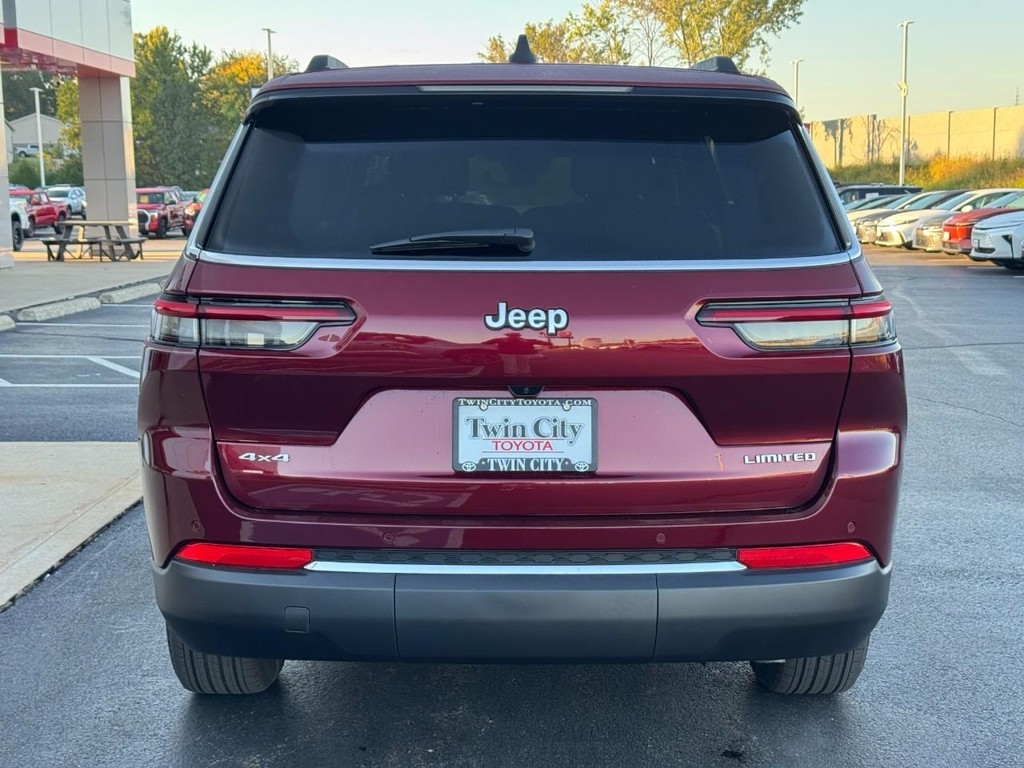 Jeep Grand Cherokee L Vehicle Full-screen Gallery Image 05