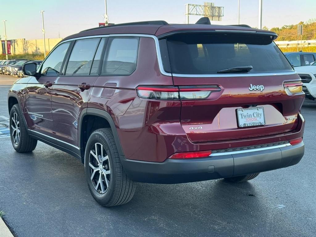Jeep Grand Cherokee L Vehicle Full-screen Gallery Image 09