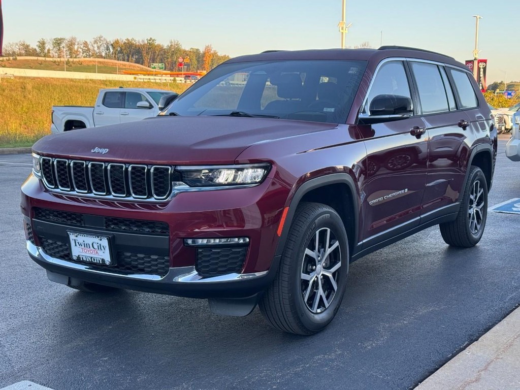 Jeep Grand Cherokee L Vehicle Full-screen Gallery Image 11