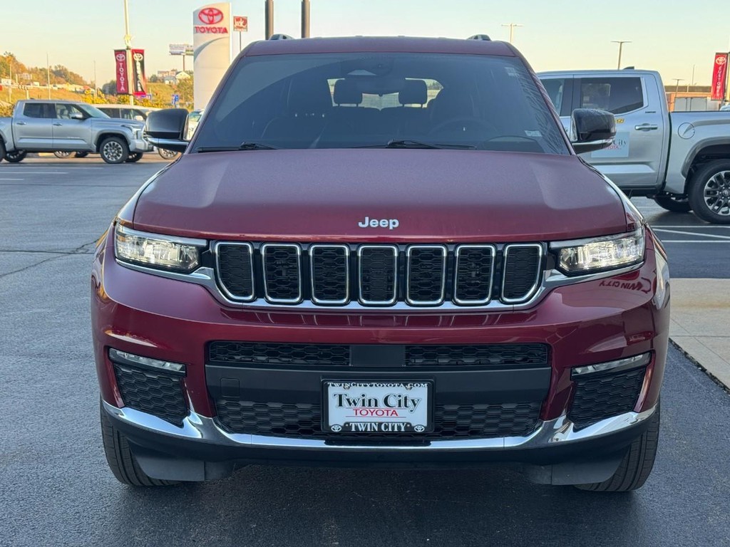 Jeep Grand Cherokee L Vehicle Full-screen Gallery Image 12