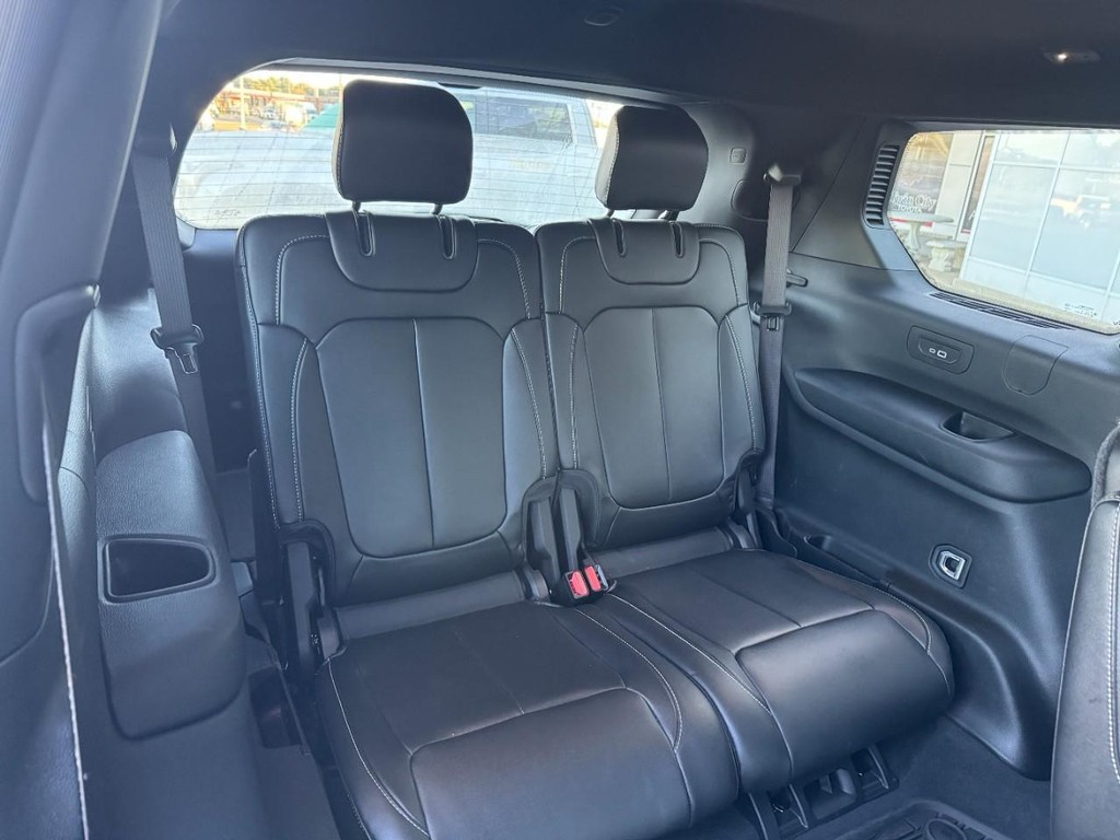 Jeep Grand Cherokee L Vehicle Full-screen Gallery Image 13