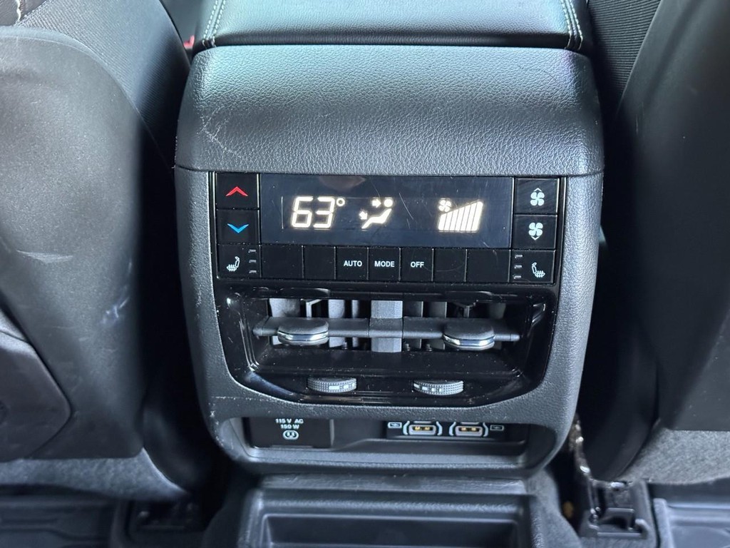 Jeep Grand Cherokee L Vehicle Full-screen Gallery Image 15