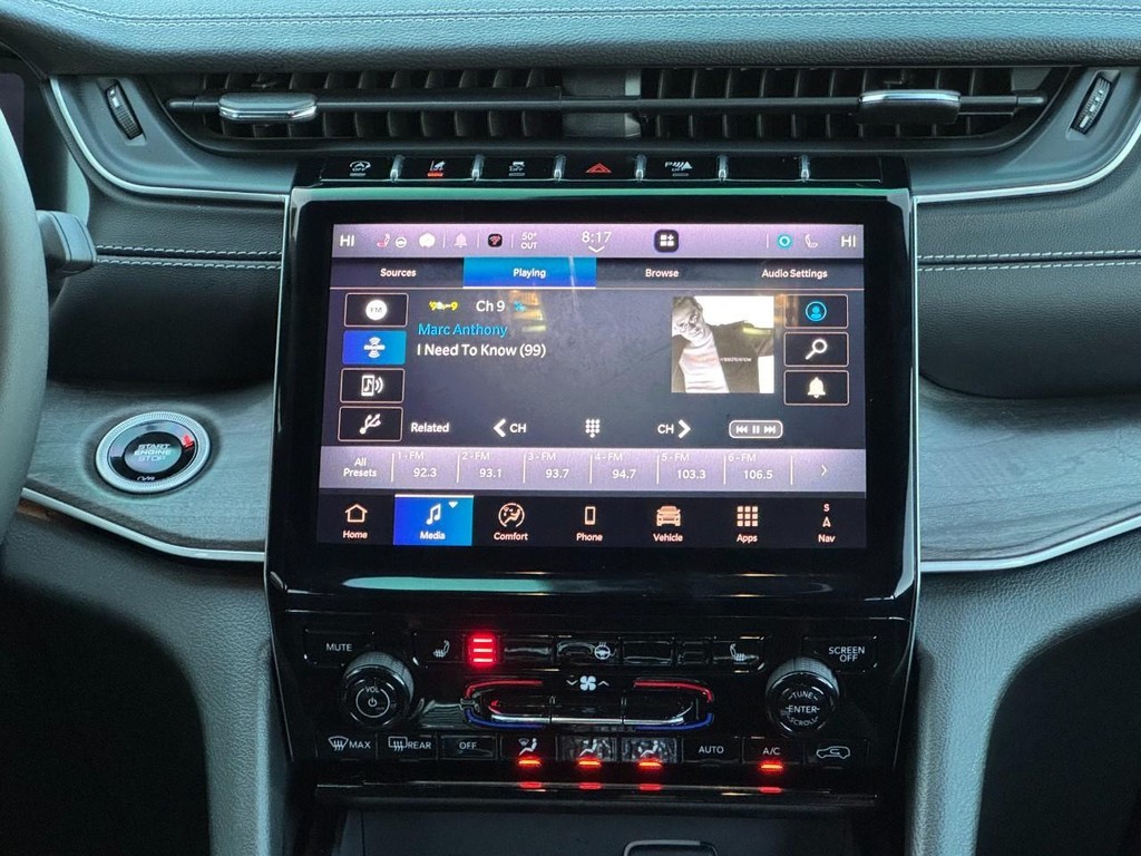 Jeep Grand Cherokee L Vehicle Full-screen Gallery Image 18