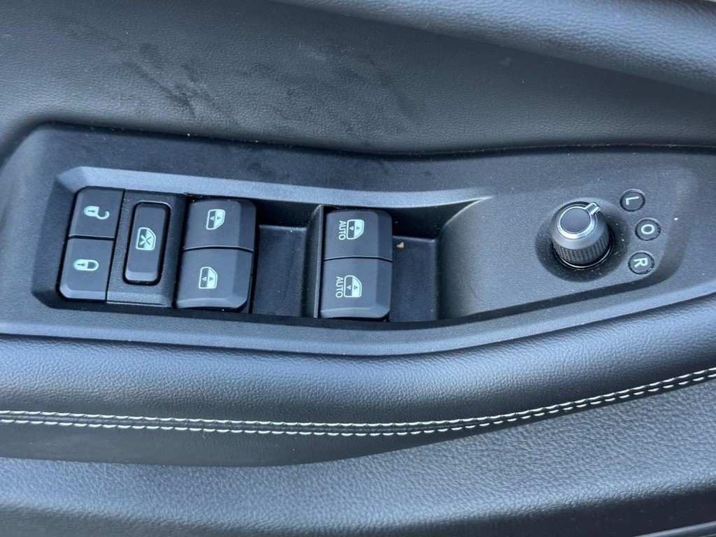 Jeep Grand Cherokee L Vehicle Full-screen Gallery Image 20