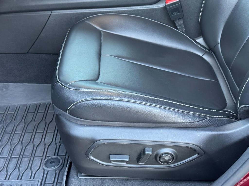 Jeep Grand Cherokee L Vehicle Full-screen Gallery Image 22