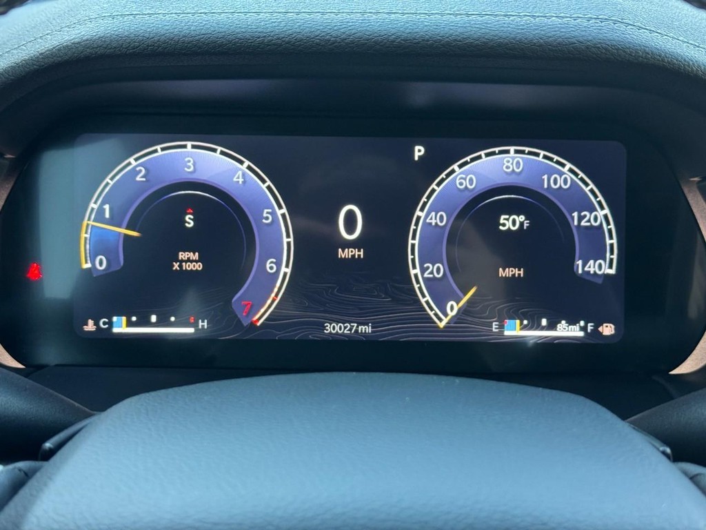 Jeep Grand Cherokee L Vehicle Full-screen Gallery Image 26