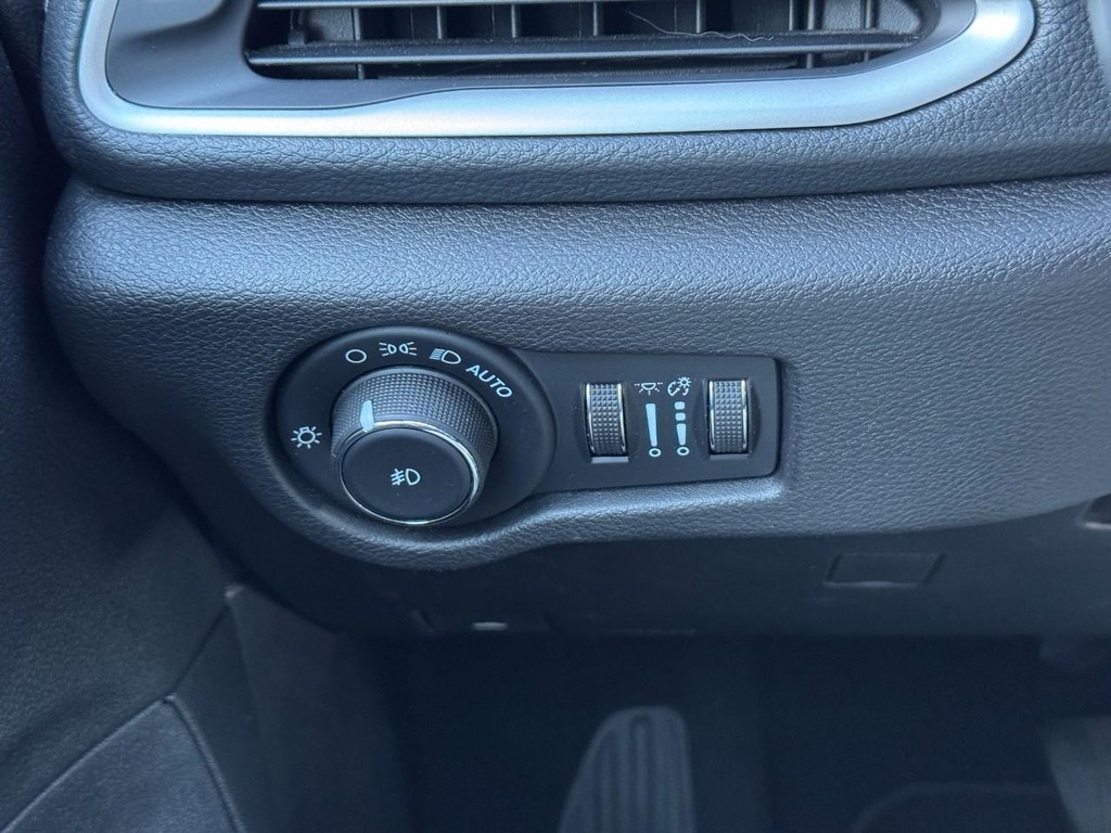 Chrysler Pacifica Vehicle Full-screen Gallery Image 22
