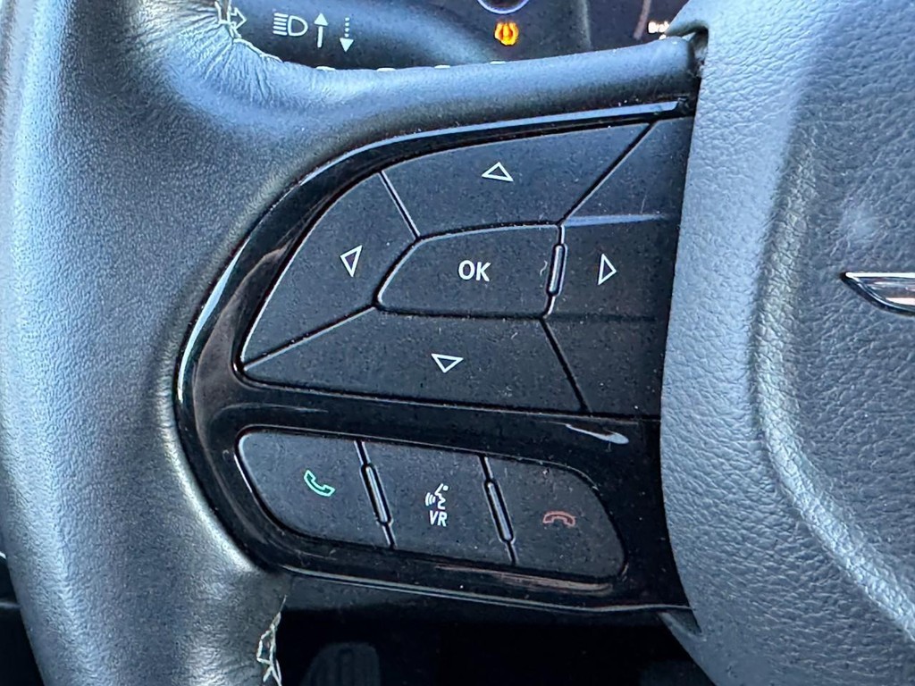 Chrysler Pacifica Vehicle Full-screen Gallery Image 23