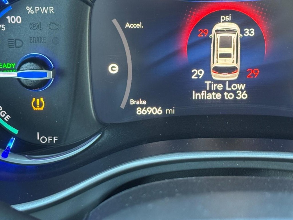 Chrysler Pacifica Vehicle Full-screen Gallery Image 26