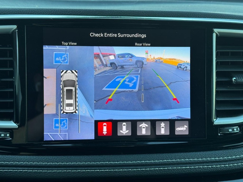 Chrysler Pacifica Vehicle Full-screen Gallery Image 27
