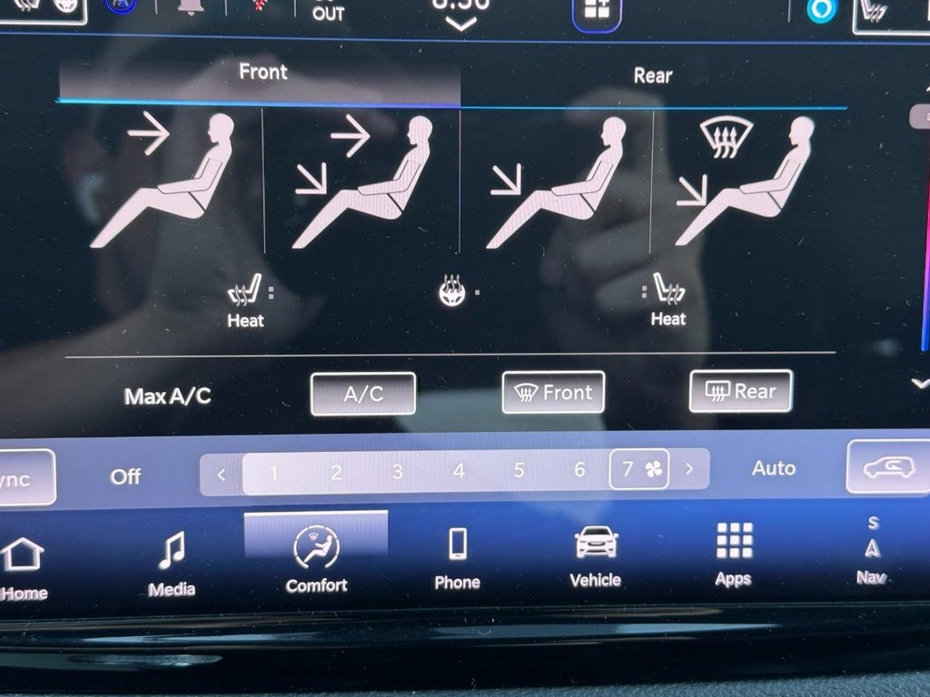 Chrysler Pacifica Vehicle Full-screen Gallery Image 28