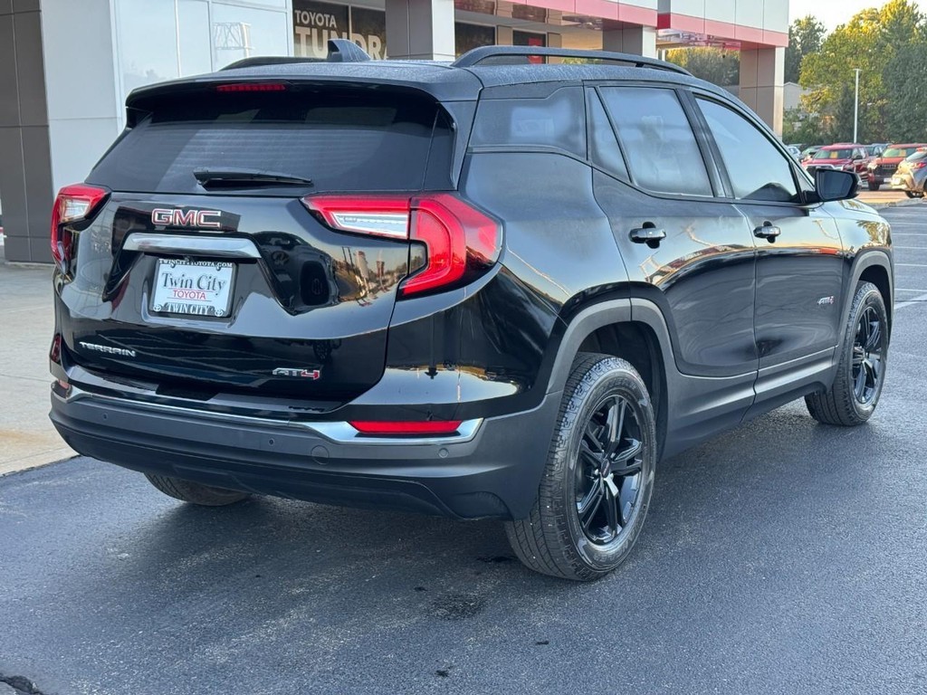 GMC Terrain Vehicle Full-screen Gallery Image 04