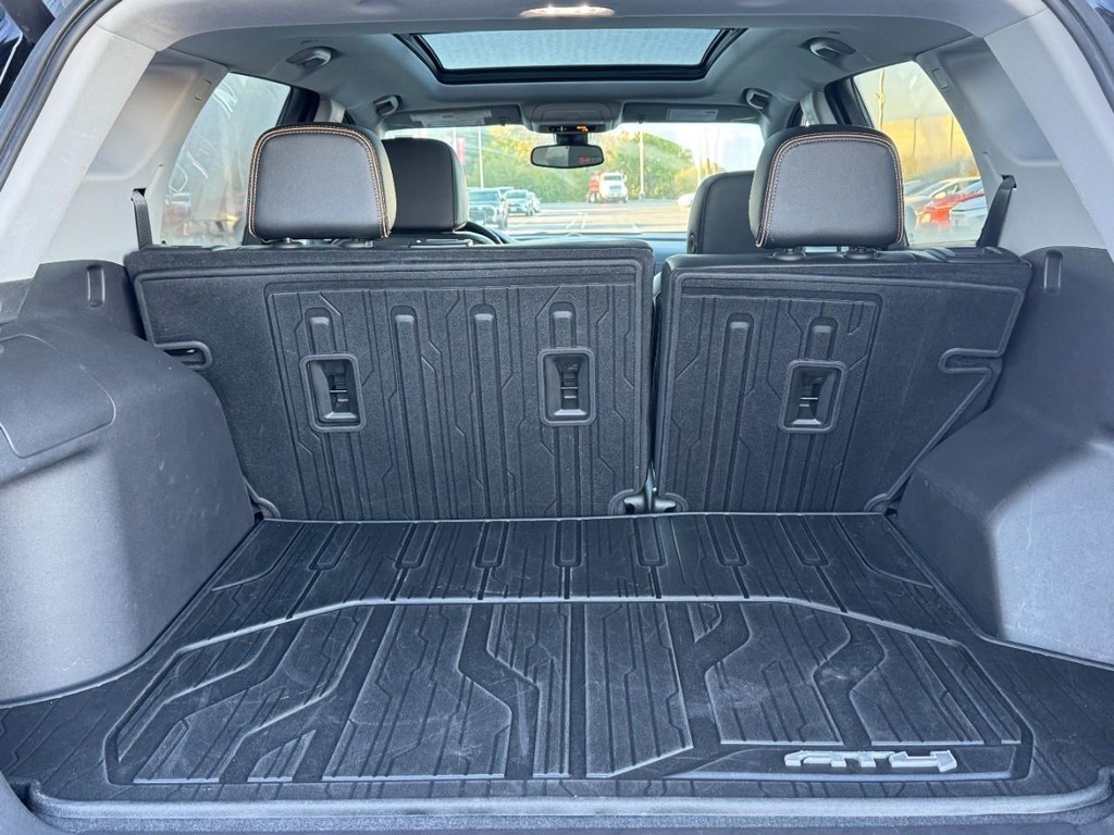GMC Terrain Vehicle Full-screen Gallery Image 08