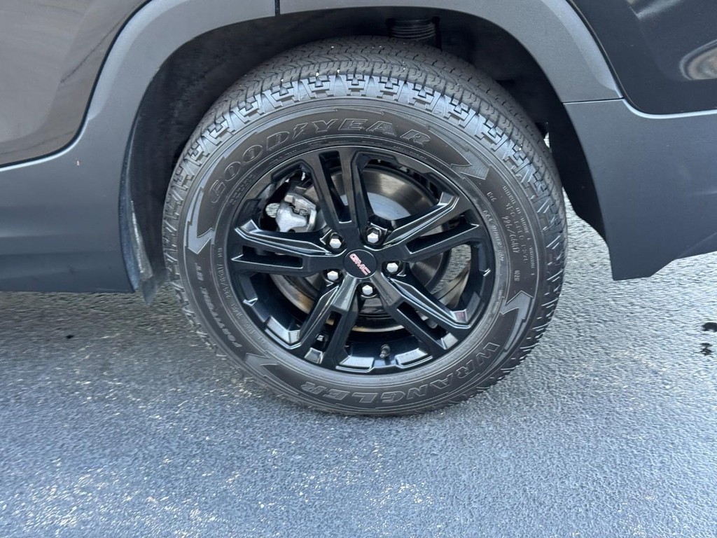 GMC Terrain Vehicle Full-screen Gallery Image 10