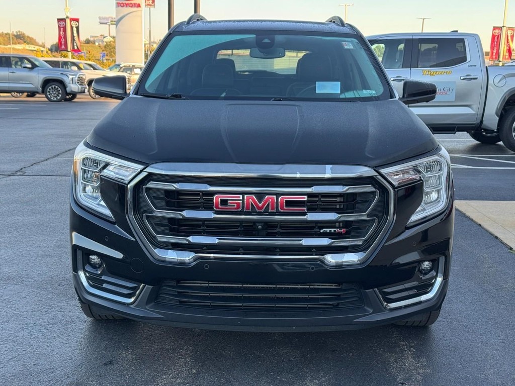 GMC Terrain Vehicle Full-screen Gallery Image 12