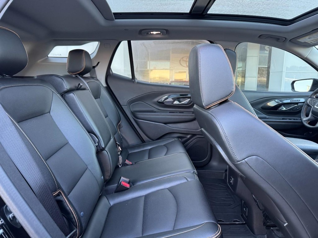 GMC Terrain Vehicle Full-screen Gallery Image 13