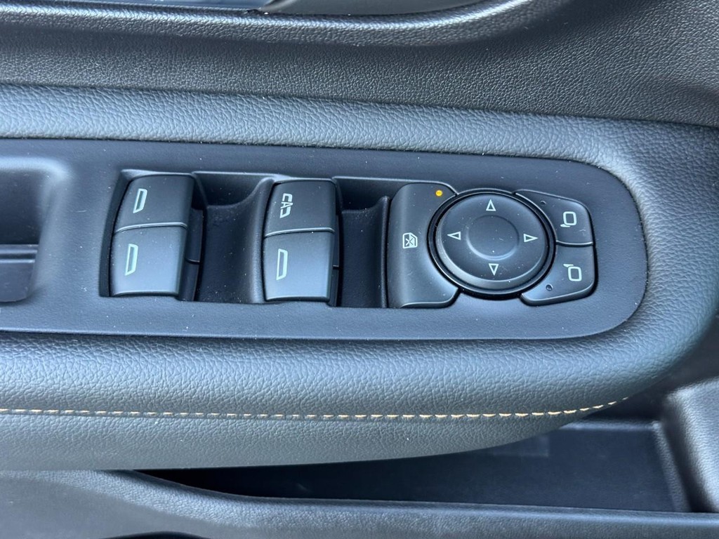 GMC Terrain Vehicle Full-screen Gallery Image 19