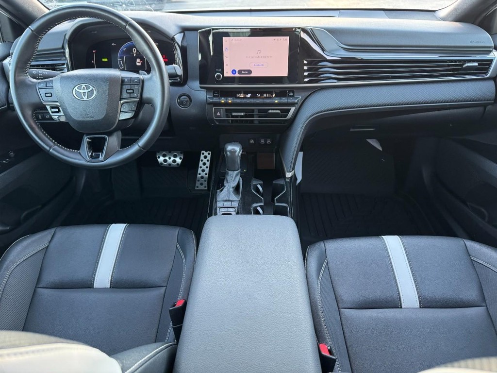 Toyota Camry Vehicle Full-screen Gallery Image 15