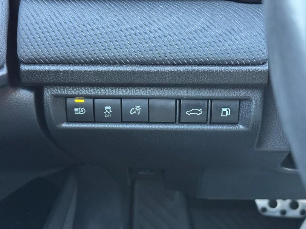 Toyota Camry Vehicle Full-screen Gallery Image 21