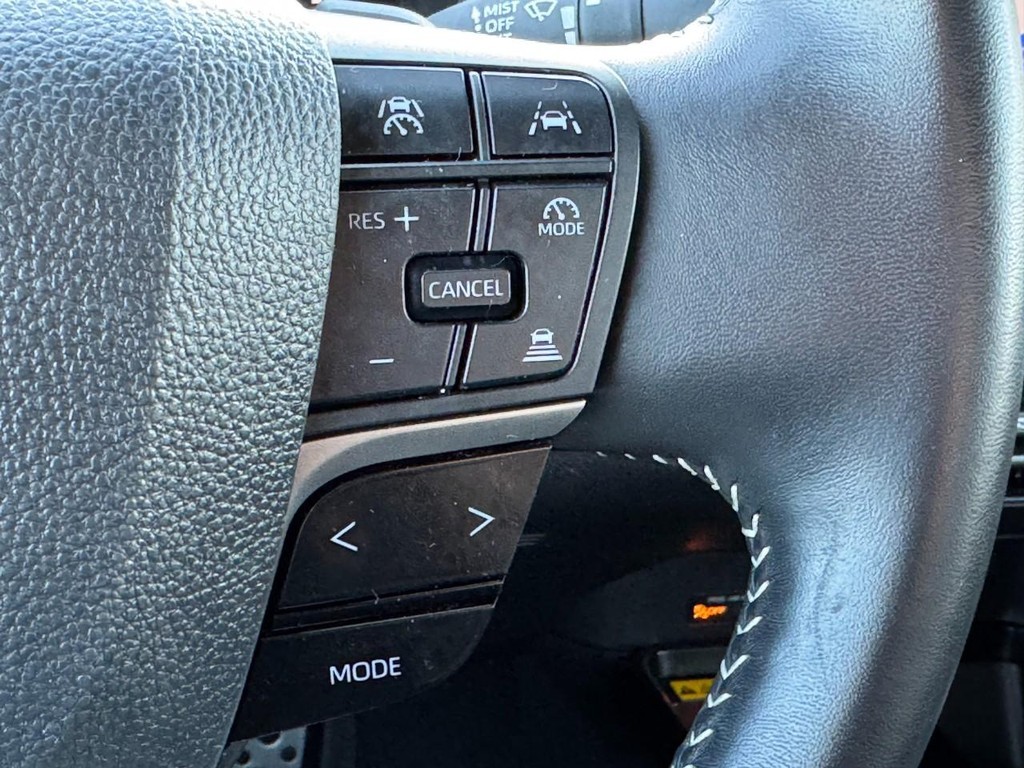 Toyota Camry Vehicle Full-screen Gallery Image 23
