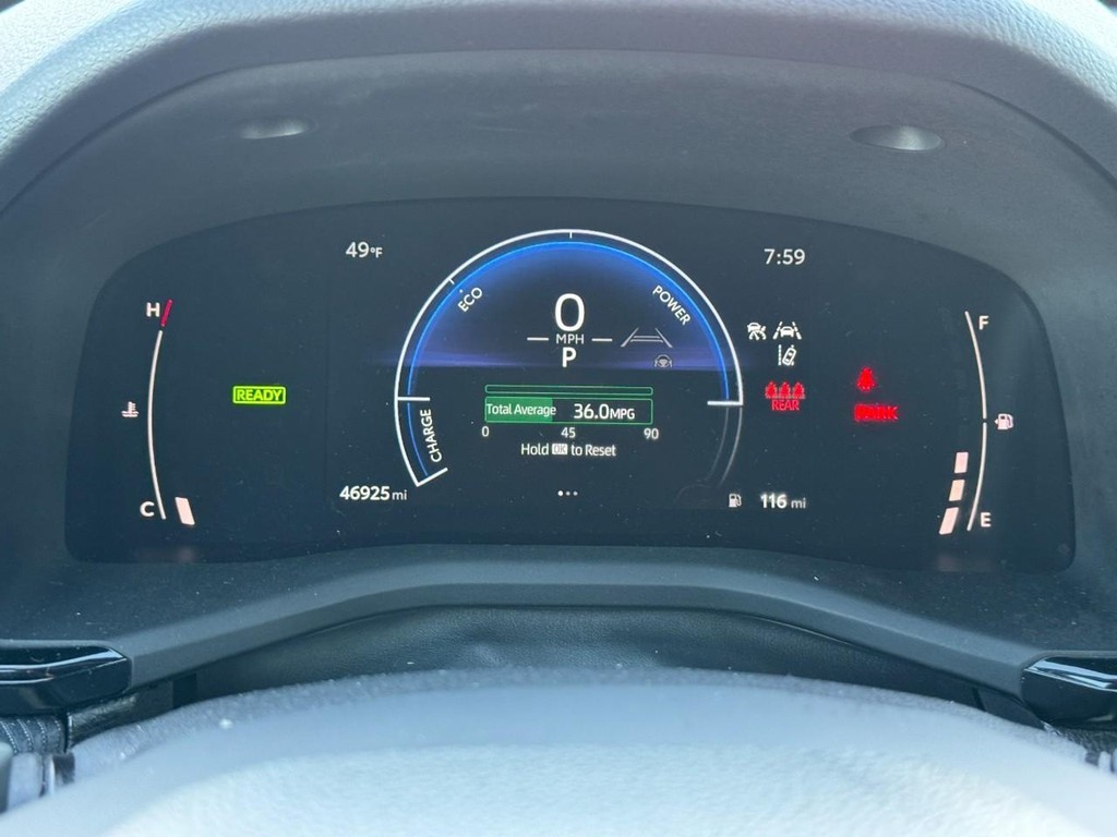Toyota Camry Vehicle Full-screen Gallery Image 24
