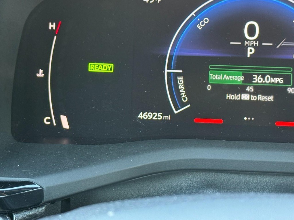 Toyota Camry Vehicle Full-screen Gallery Image 25