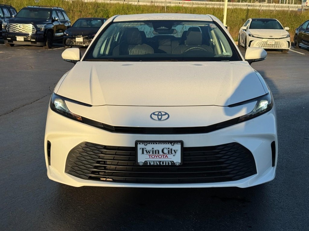 Toyota Camry Vehicle Full-screen Gallery Image 12