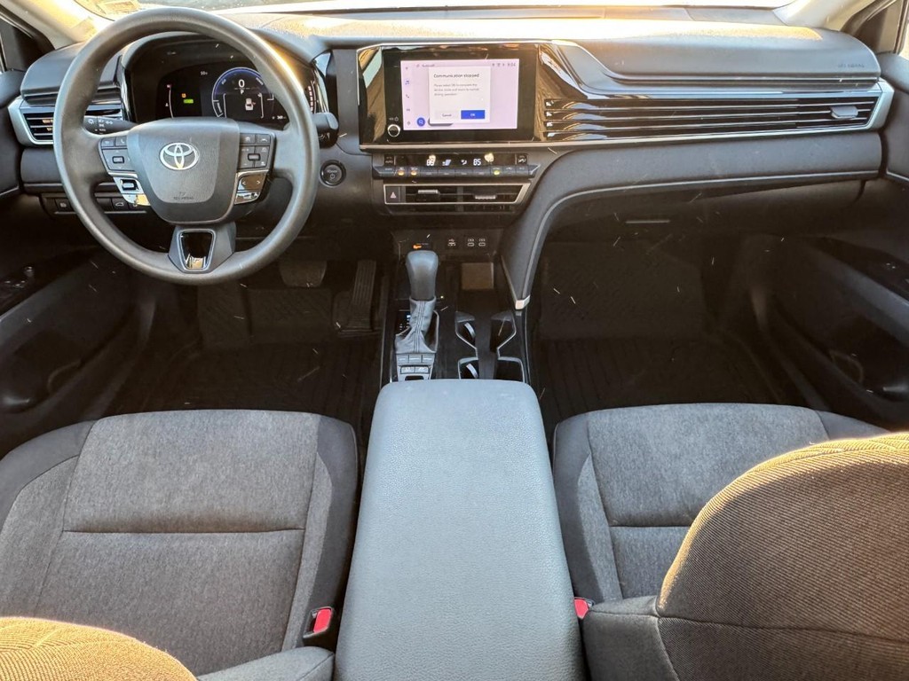 Toyota Camry Vehicle Full-screen Gallery Image 15