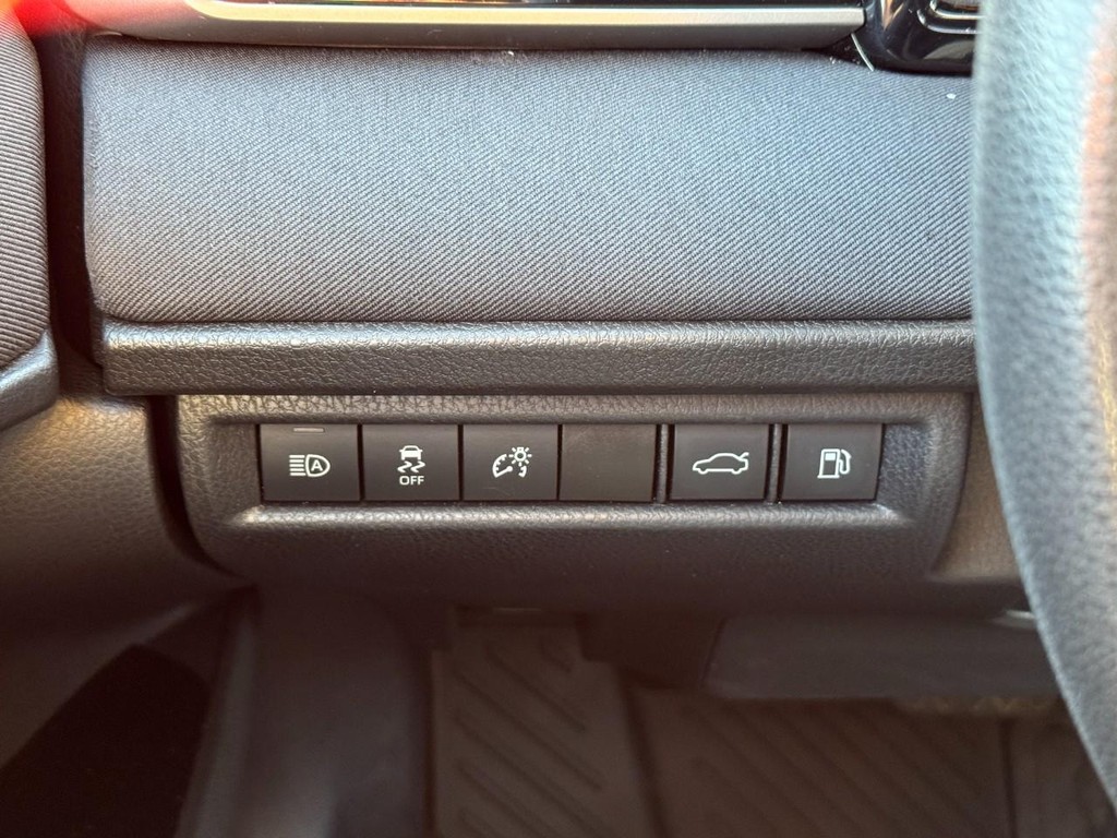 Toyota Camry Vehicle Full-screen Gallery Image 21
