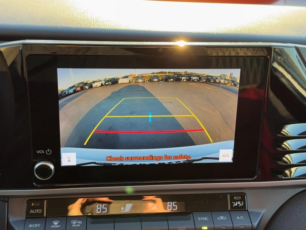 Toyota Camry Vehicle Full-screen Gallery Image 26