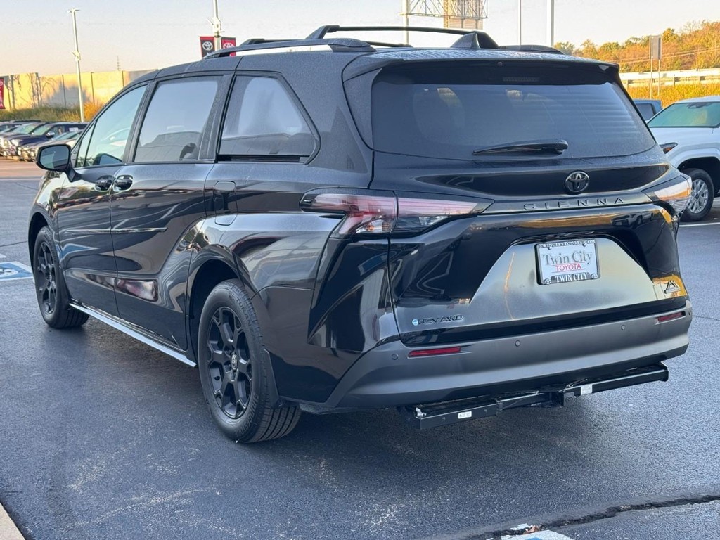 Toyota Sienna Vehicle Full-screen Gallery Image 09