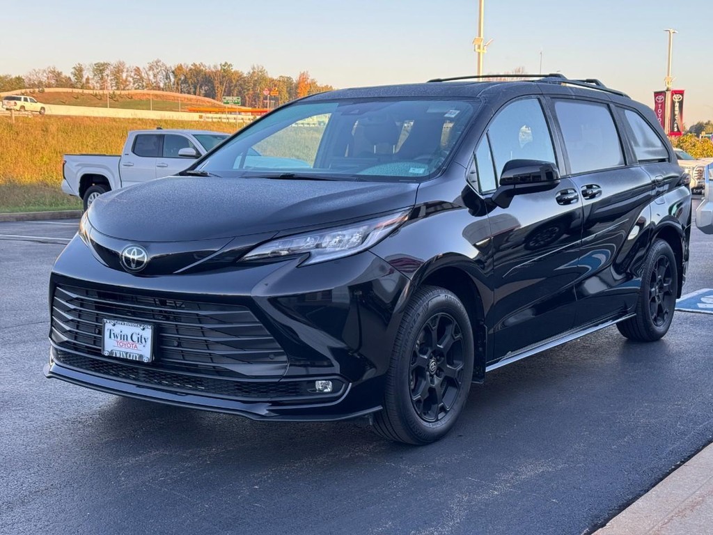 Toyota Sienna Vehicle Full-screen Gallery Image 11