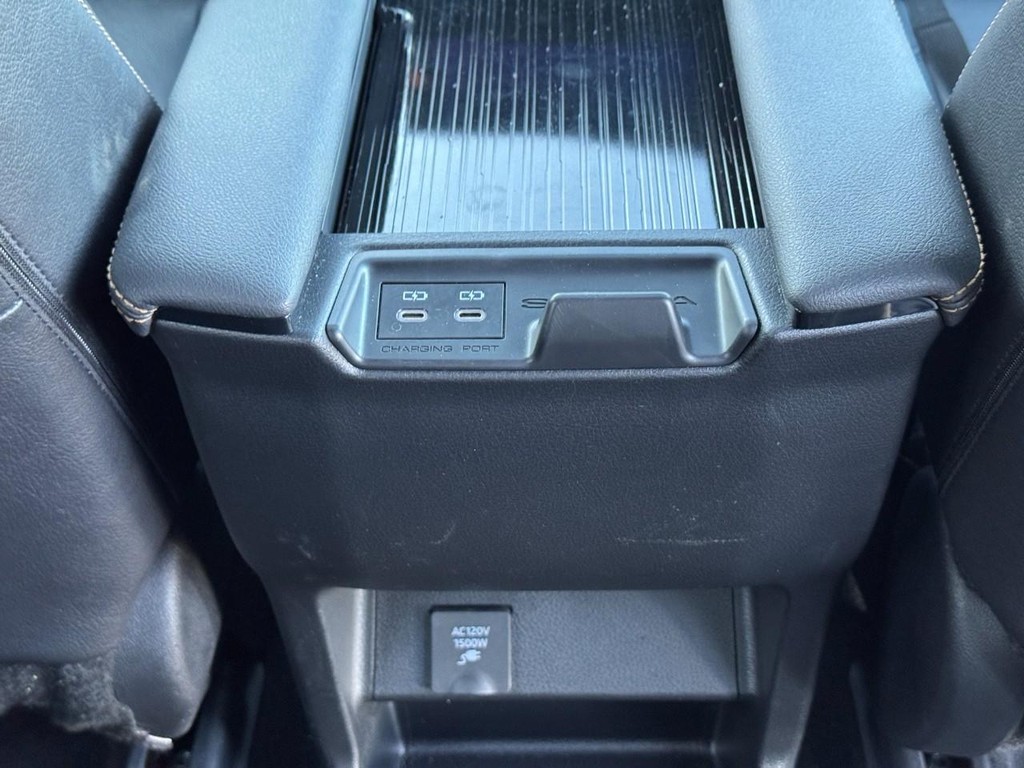 Toyota Sienna Vehicle Full-screen Gallery Image 15