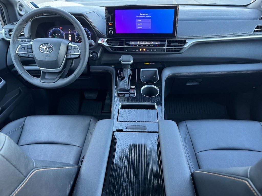 Toyota Sienna Vehicle Full-screen Gallery Image 16