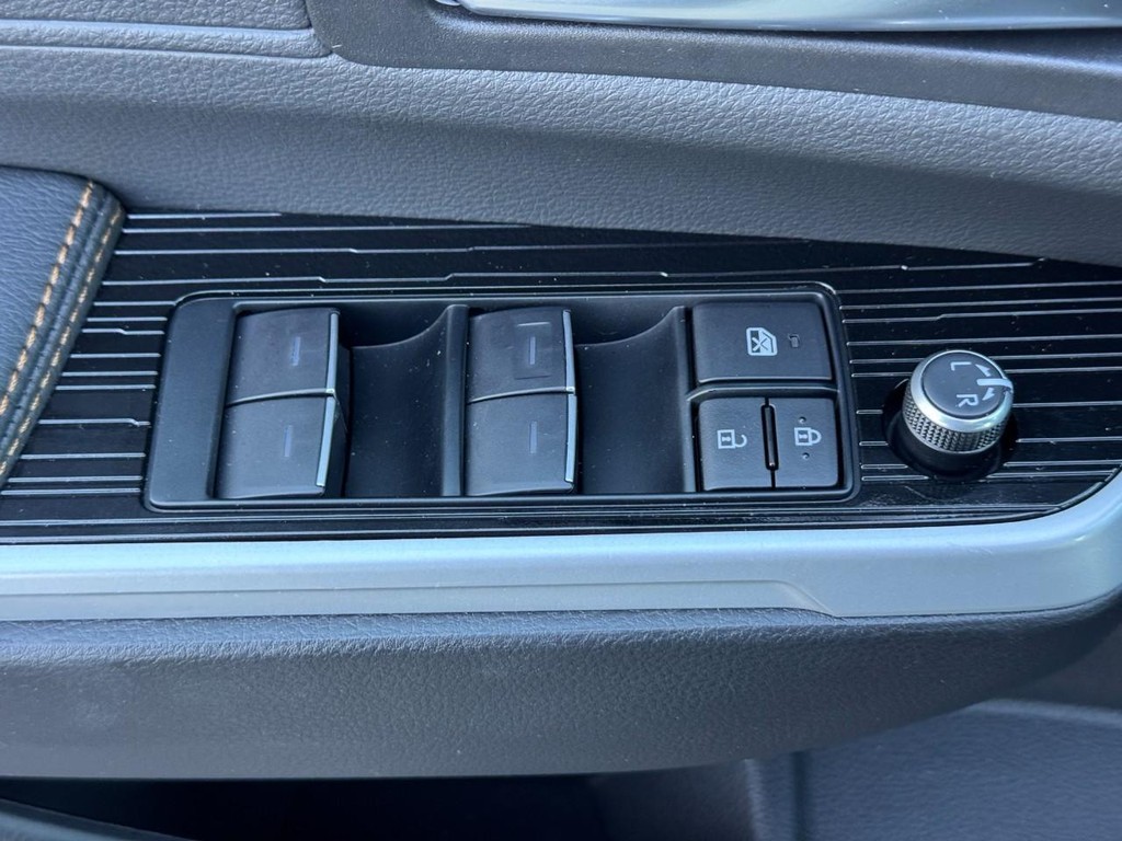 Toyota Sienna Vehicle Full-screen Gallery Image 20