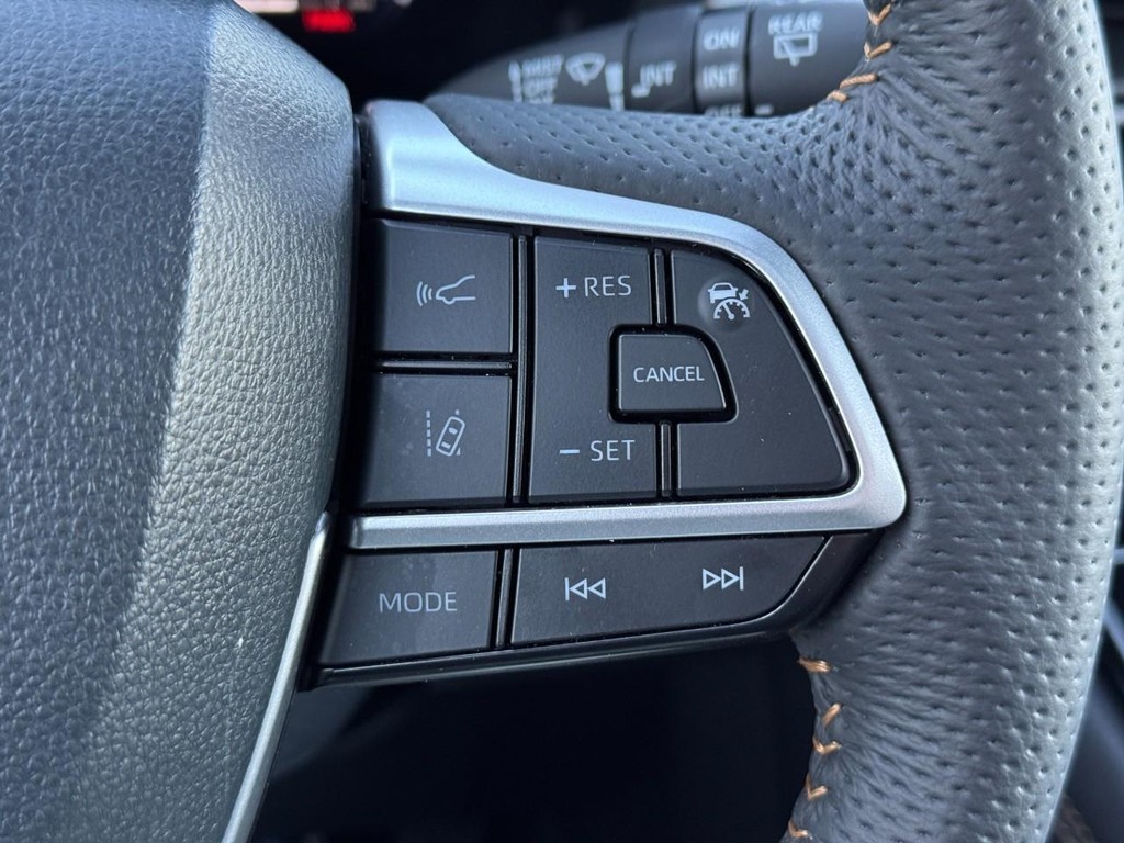 Toyota Sienna Vehicle Full-screen Gallery Image 24
