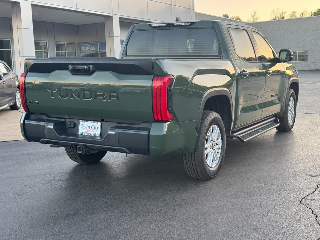 Toyota Tundra 4WD Vehicle Full-screen Gallery Image 04