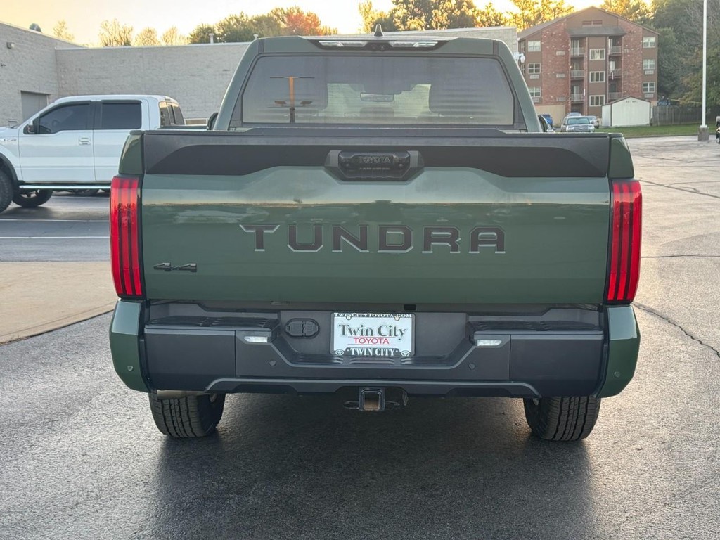 Toyota Tundra 4WD Vehicle Full-screen Gallery Image 05