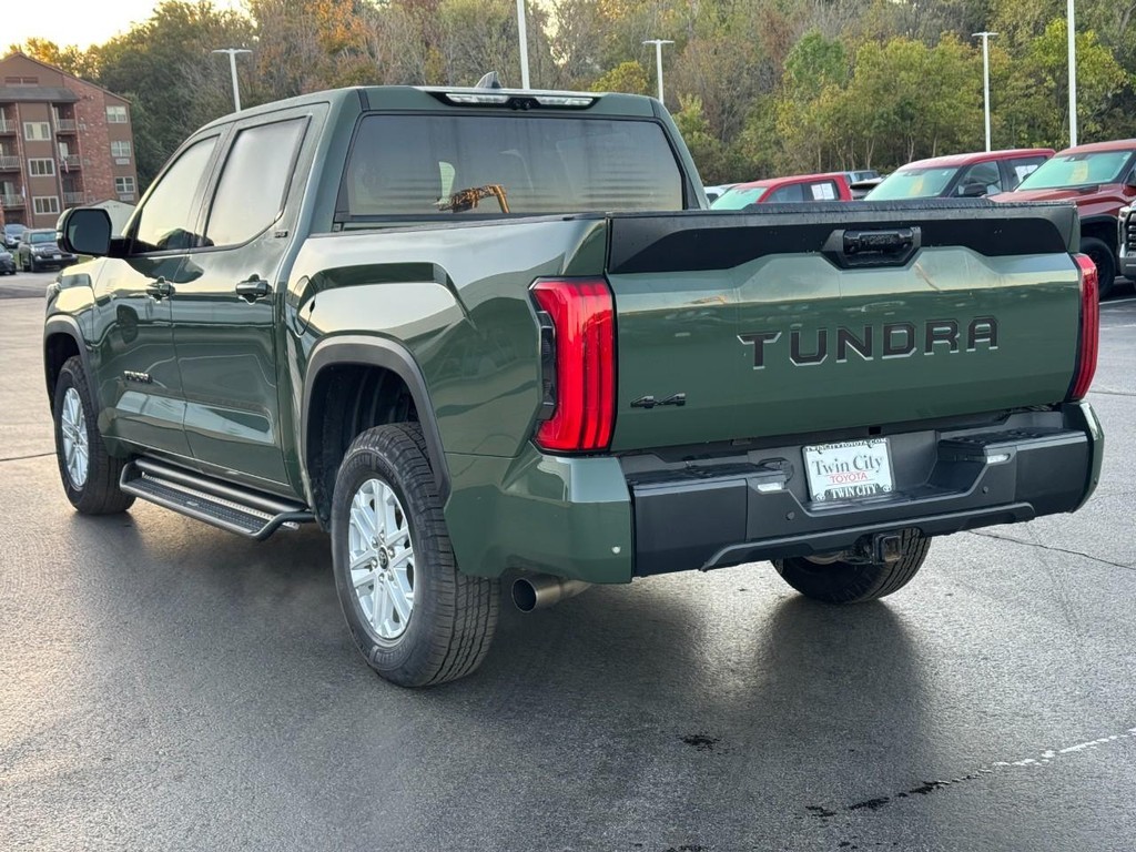 Toyota Tundra 4WD Vehicle Full-screen Gallery Image 08