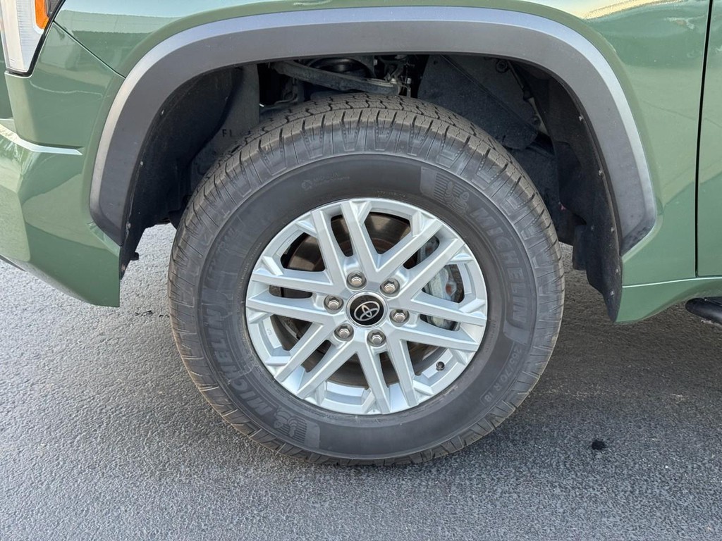 Toyota Tundra 4WD Vehicle Full-screen Gallery Image 09