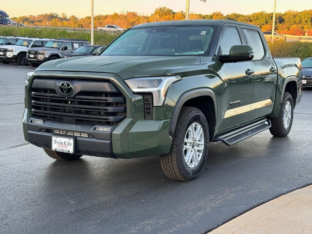 Toyota Tundra 4WD Vehicle Full-screen Gallery Image 10