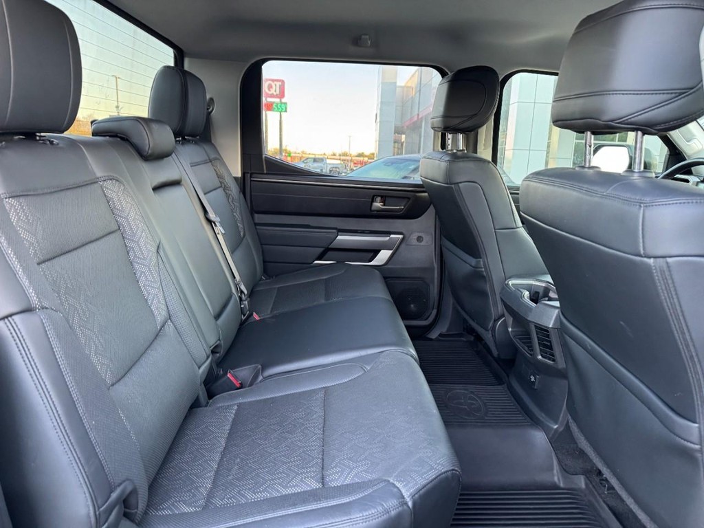 Toyota Tundra 4WD Vehicle Full-screen Gallery Image 13