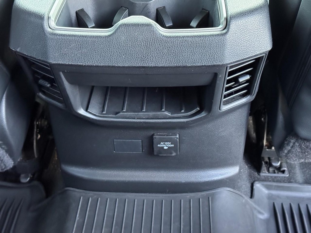 Toyota Tundra 4WD Vehicle Full-screen Gallery Image 14