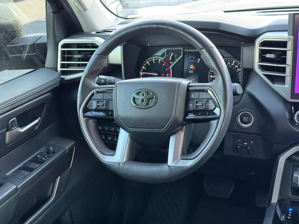 Toyota Tundra 4WD Vehicle Full-screen Gallery Image 16