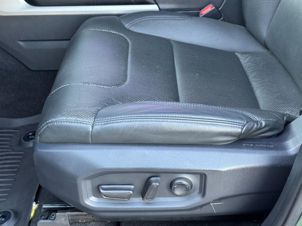 Toyota Tundra 4WD Vehicle Full-screen Gallery Image 20