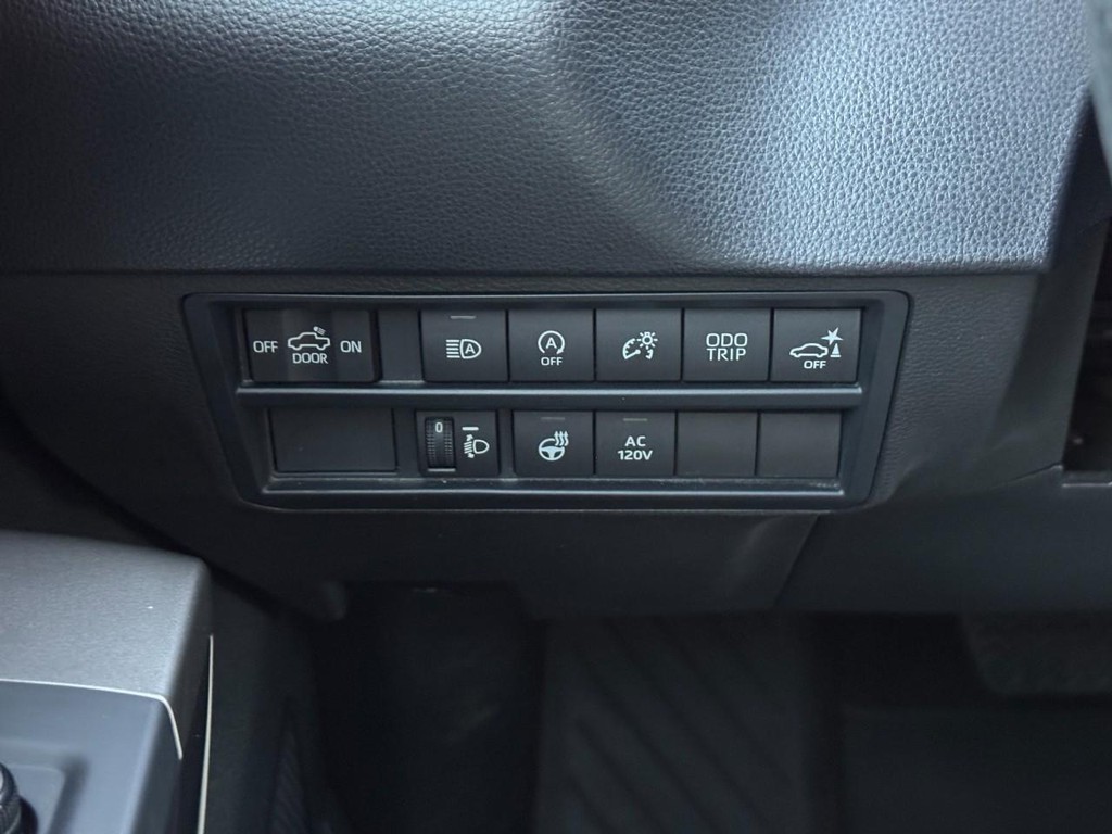 Toyota Tundra 4WD Vehicle Full-screen Gallery Image 21