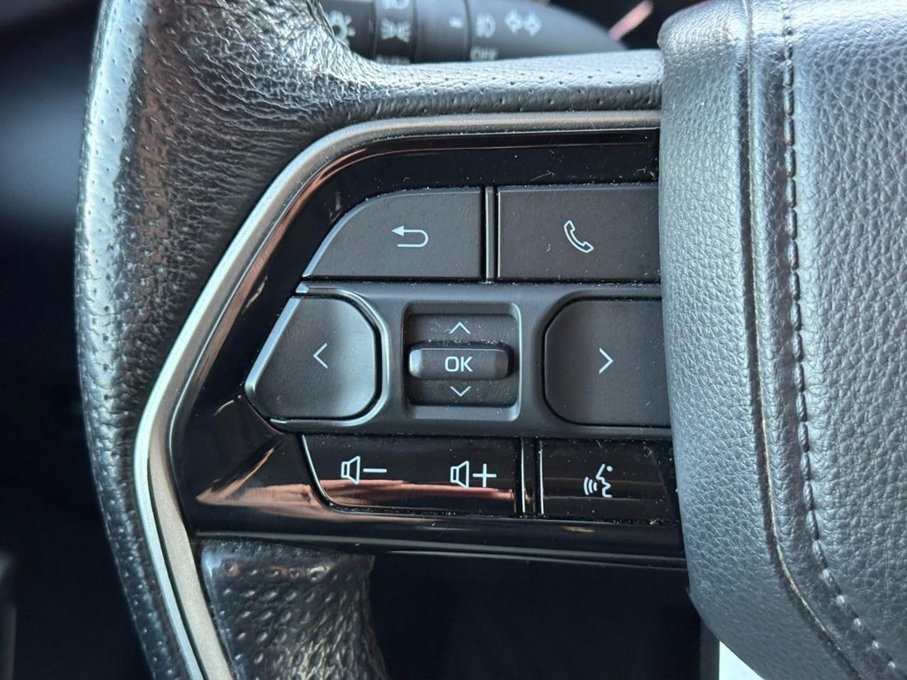 Toyota Tundra 4WD Vehicle Full-screen Gallery Image 22