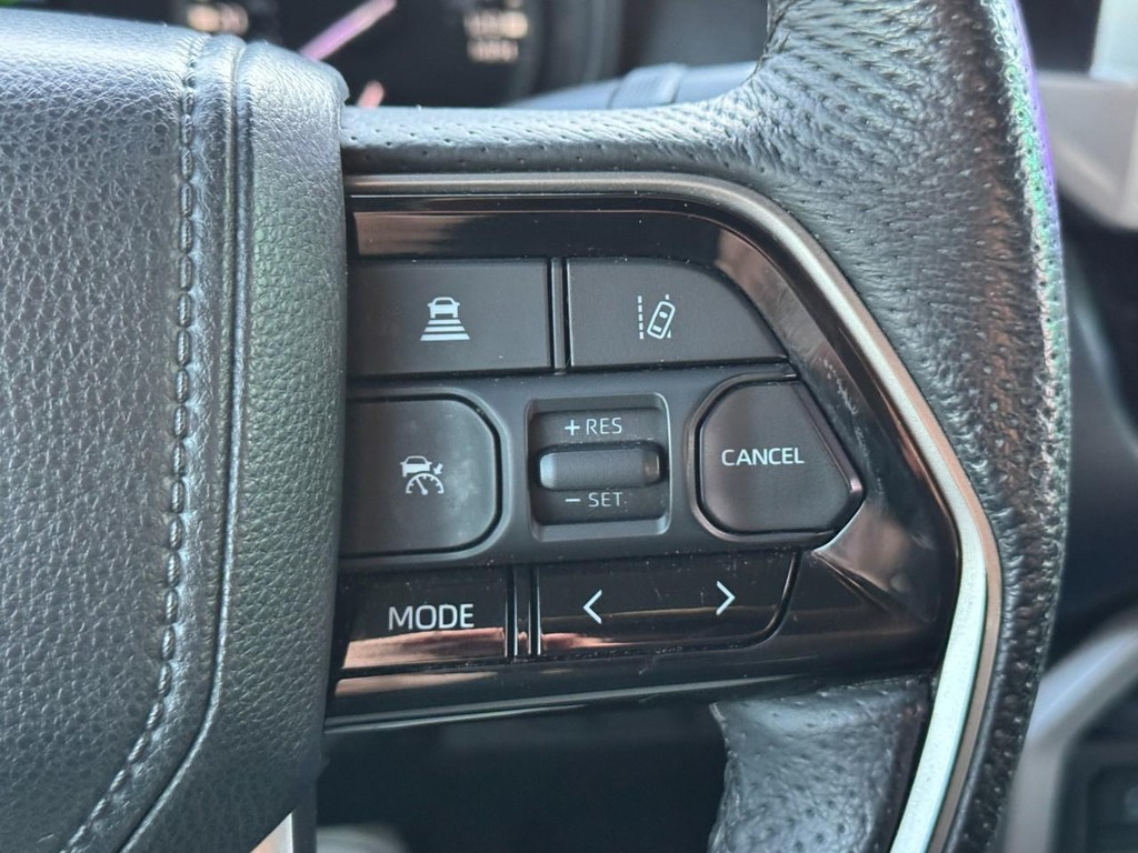 Toyota Tundra 4WD Vehicle Full-screen Gallery Image 23