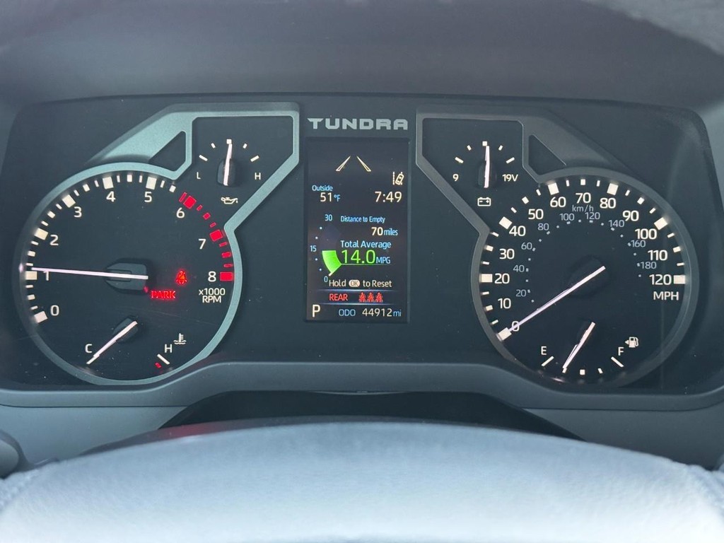 Toyota Tundra 4WD Vehicle Full-screen Gallery Image 24